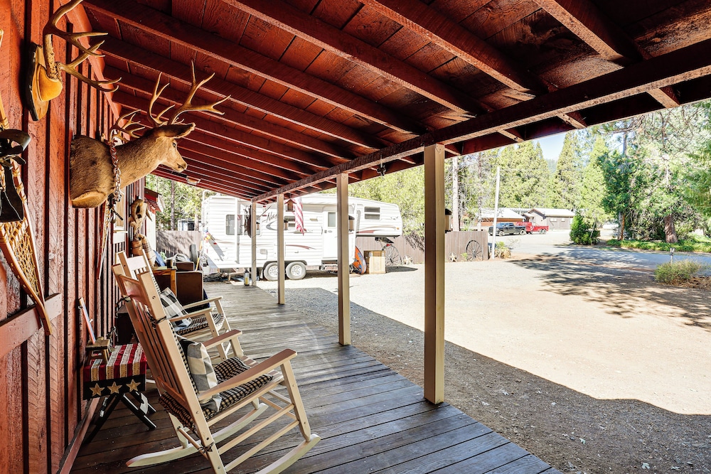 < 2 Mi to Trinity Lake: Norcal Getaway w/ BBQ