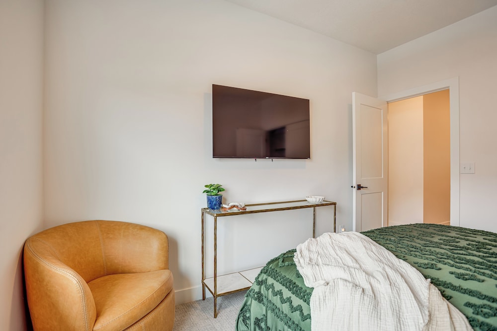Hike & Ski: Townhome 8 Mi to Dtwn Ogden!