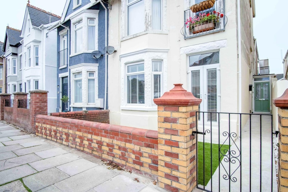 Seascape Retreat - 3 Bedroom Flat - Porthcawl