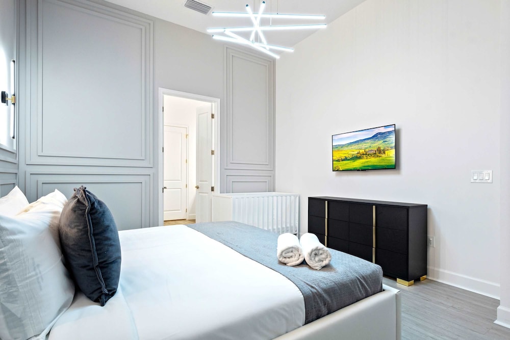 Themed Kids' Rooms, Pool & Game Loft Near Disney