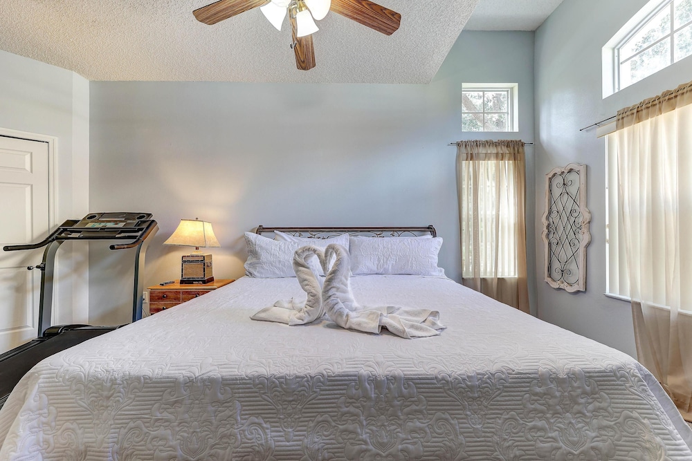 Orlando and Kissimmee Town homes by MyOrlandoStay