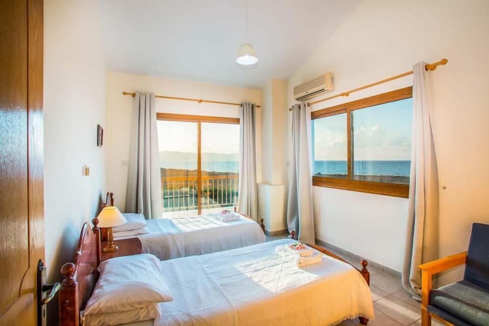 Villa Nicol Blue Bay view 2