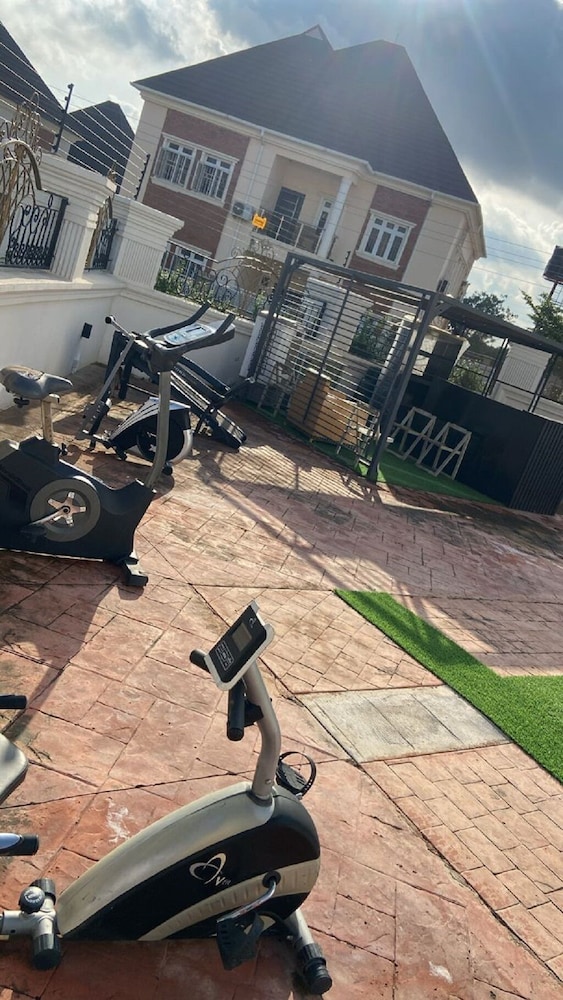 Claramojisola - Eunice Apartments