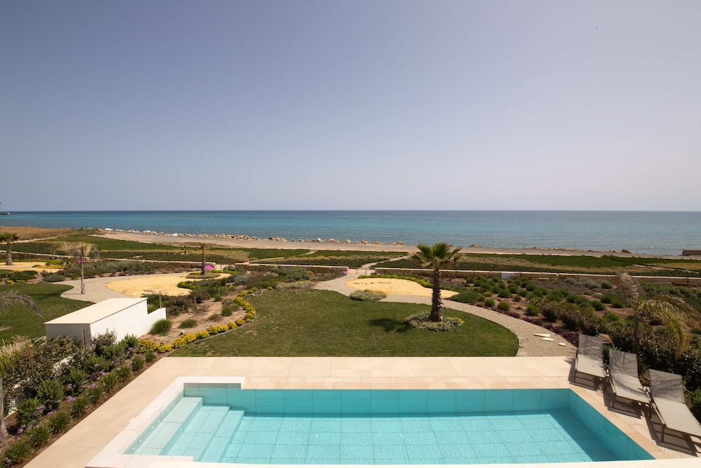 Phaedrus Living: Serenity Waves Villas No.2
