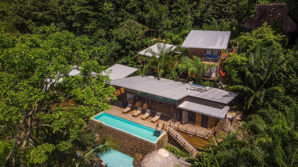 Isla Palenque Member of the Cayuga Collection