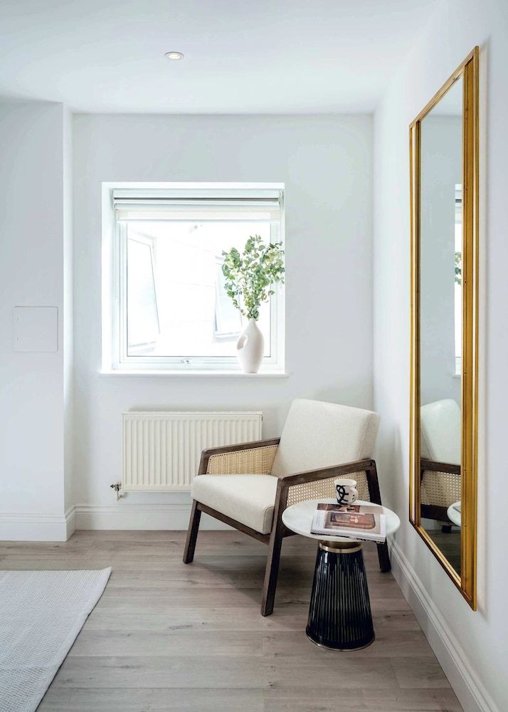 Lords Living -3 bed in Regents Park With Terrace