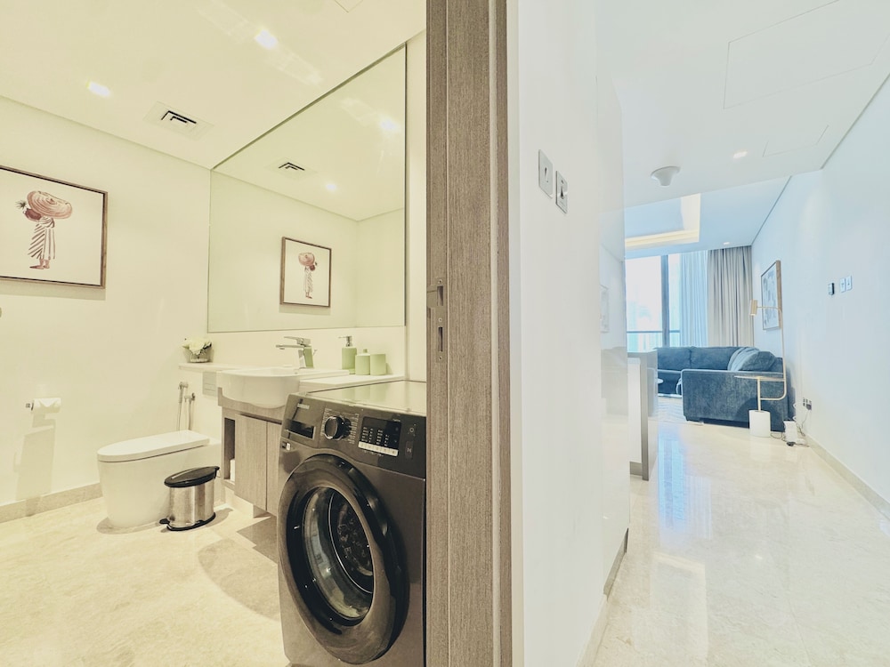 Venduras Chic 1BR Burj Views Sterling