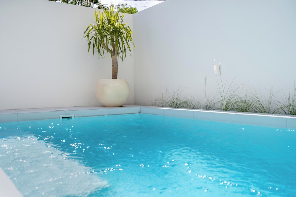 Dreamland Villa 1 Pool & Walk to Beach