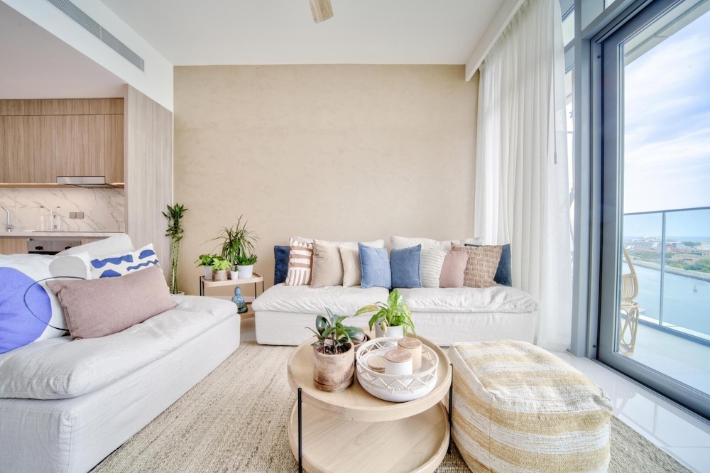 Luxury Sea View Living on Emaar Beachfront