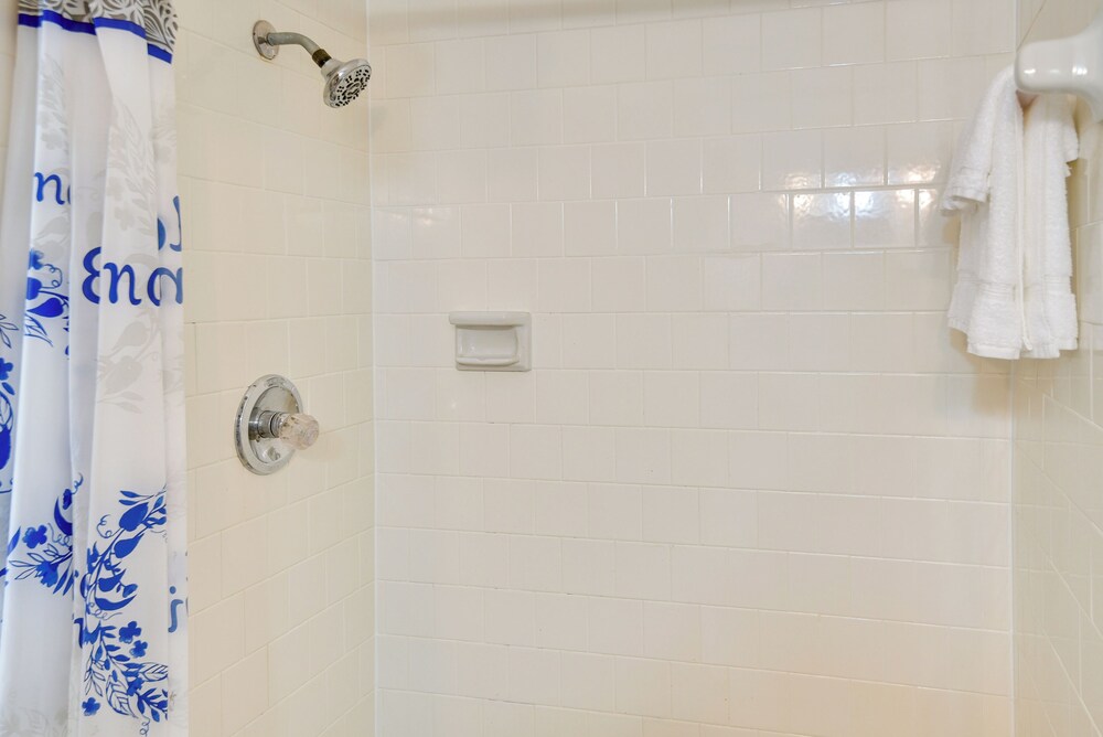 Ormond Beach Home w/ Pool - Walk to Ocean!