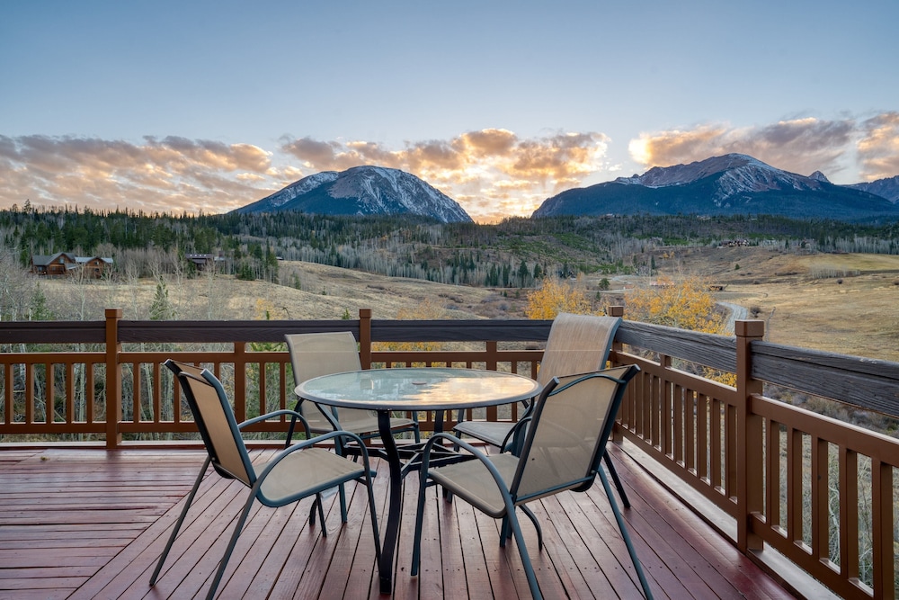 Summit County Vacations - Topaz Estate by Avantstay Luxe Home, Pool View - Property Image 41
