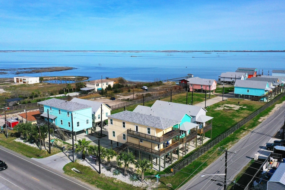 Sleeps 31 2 Homes w/ Boat Dock + Waterfront Pool Laguna Village Getaway
