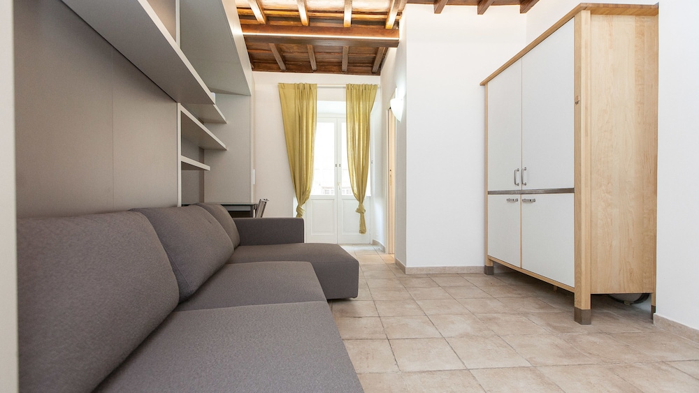 Rental in Rome Arenula Studio