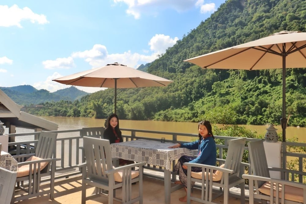 Dokchampa River View Villa