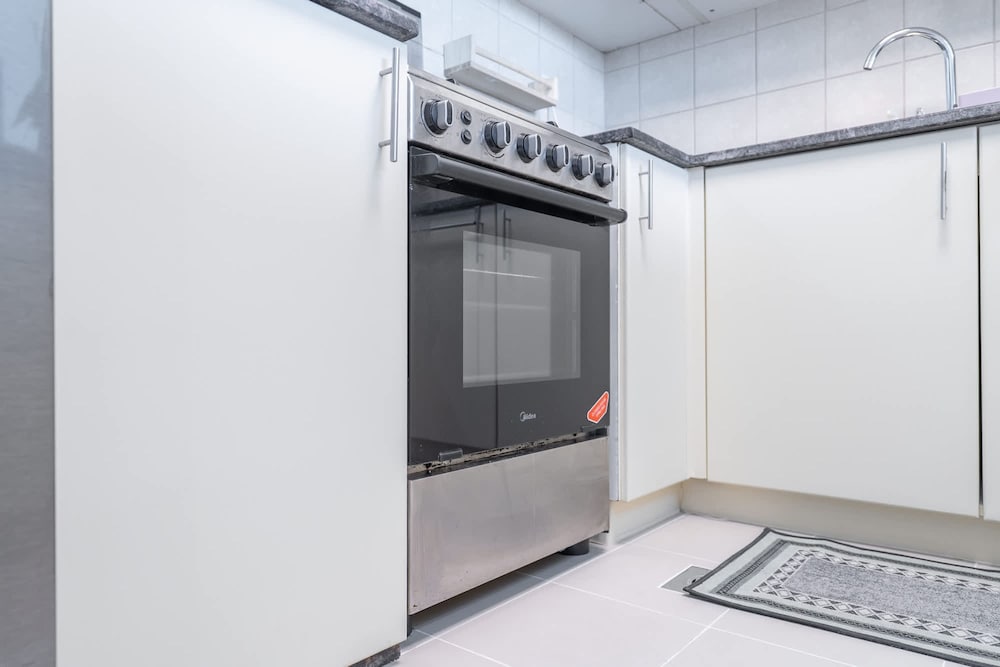 Modern 1-bed With Scenic Golf Course View