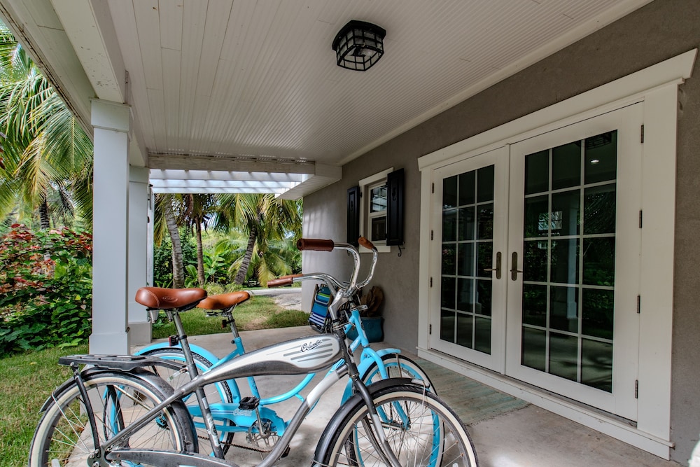 Seaduced - Brand New Luxury Beachfront Estate With Pool 4 Bedroom Home
