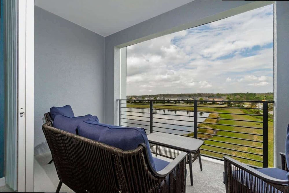 Lake View Resort Condo w Lazy River Near Disney