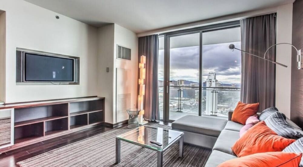 Studios With Gorgeous Views Of The Strip! 