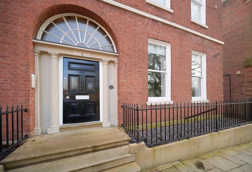 Full Apartment With Secure Parking Great Views