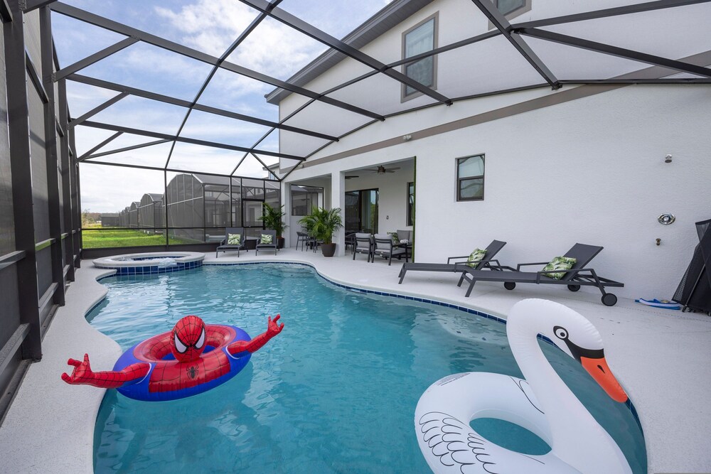 Brand NEW 12bedrooms 12bathroom At Paradiso Grande