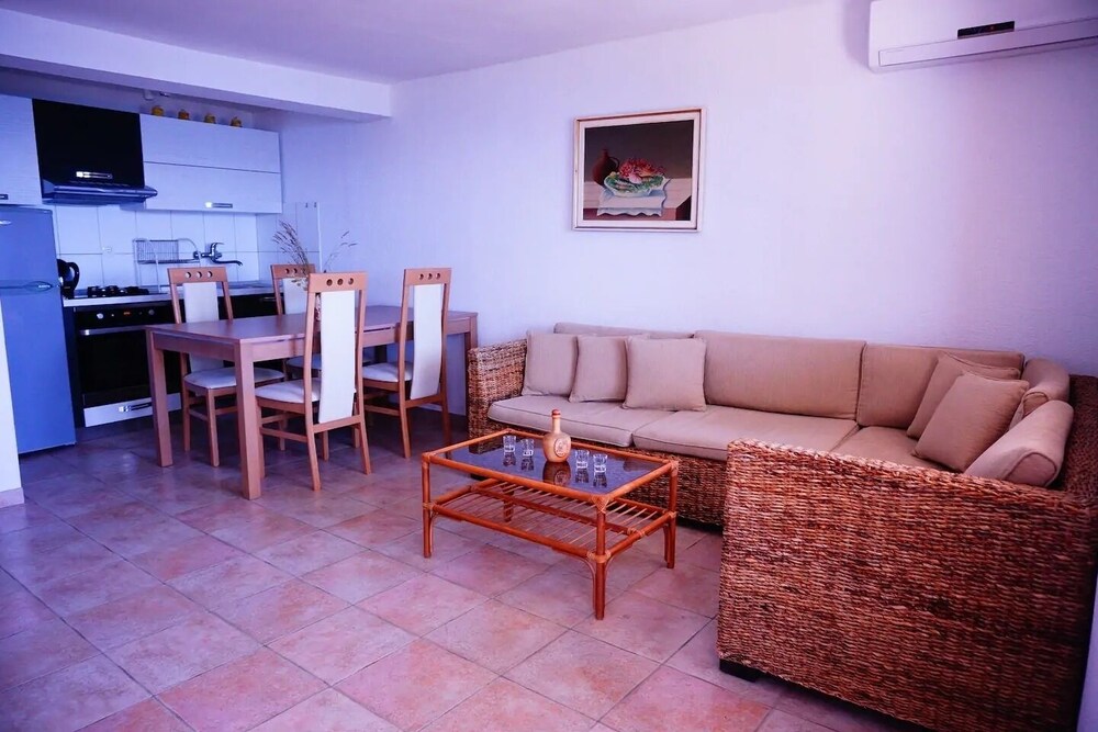 Ana - sea View - A3 view 3
