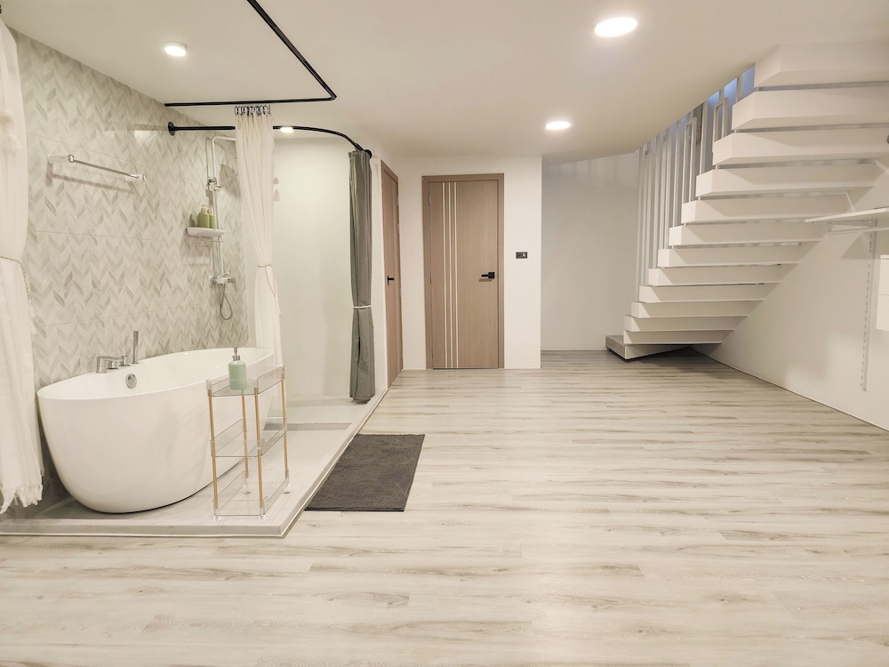 Unique Pool Slide Access Townhouse