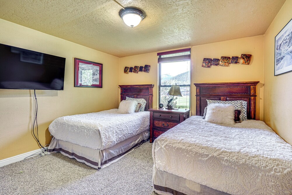 1/2 Block to Lift Bus Stop: Condo in Park City