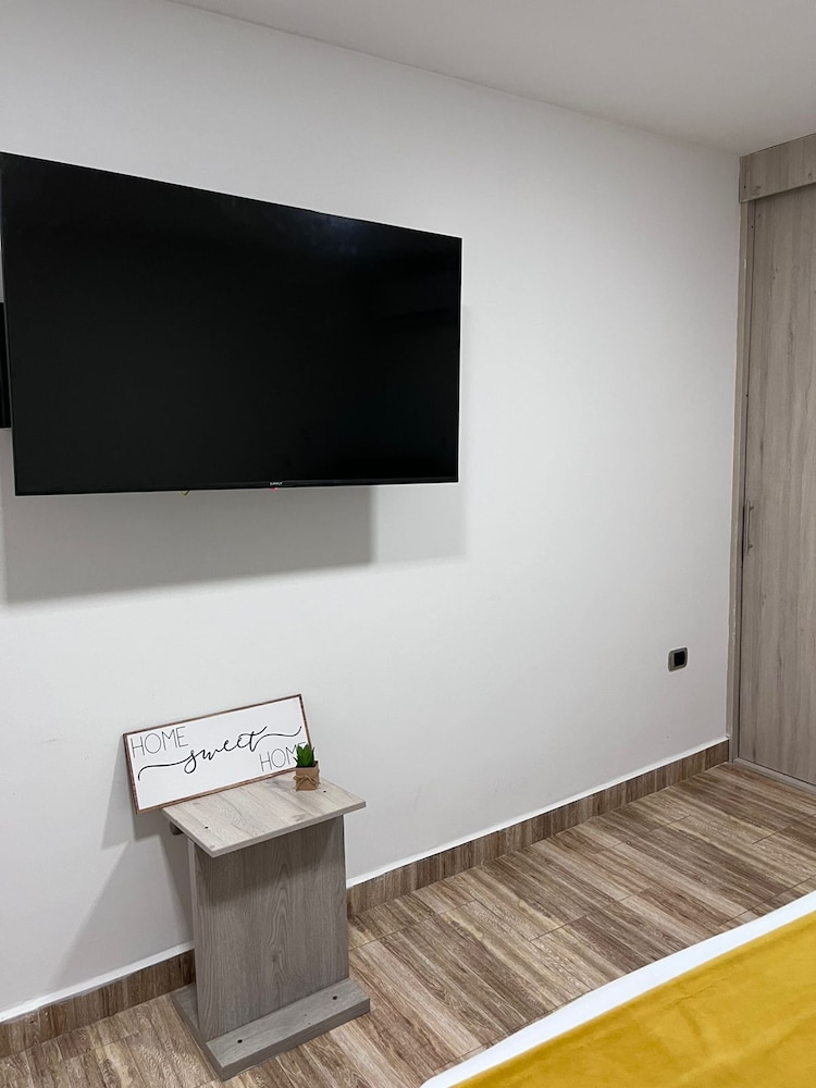 Hotel Granada Suites Deluxe
