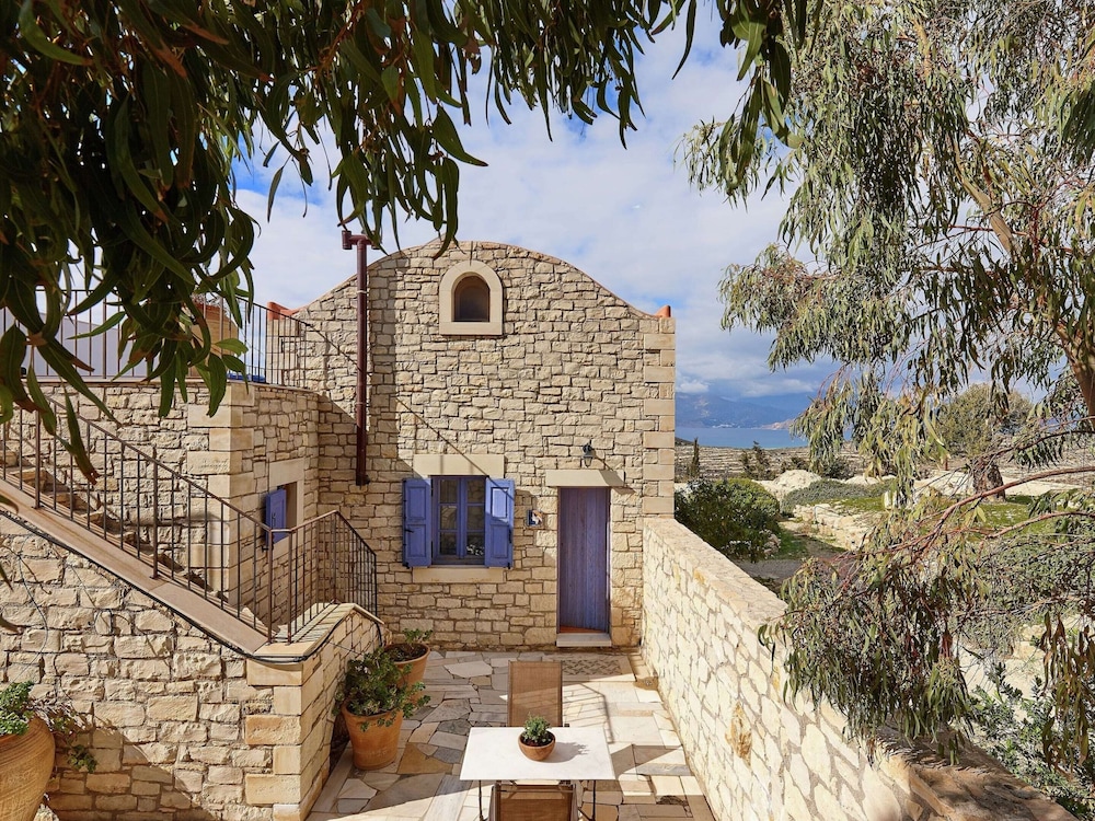 Beautiful Villa Near Sea in Kamilari view 5