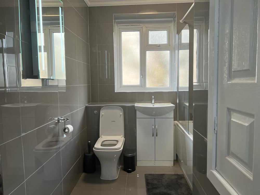 Modern Executive 2-bed Apartment in London