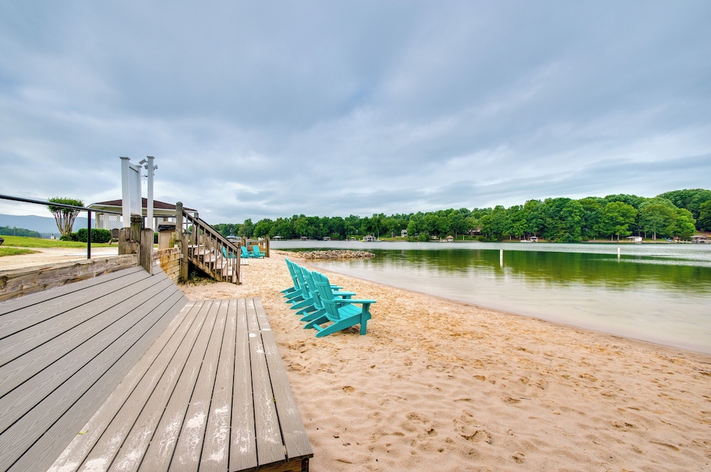 Community Pools & Beach: Smith Mountain Lake Condo
