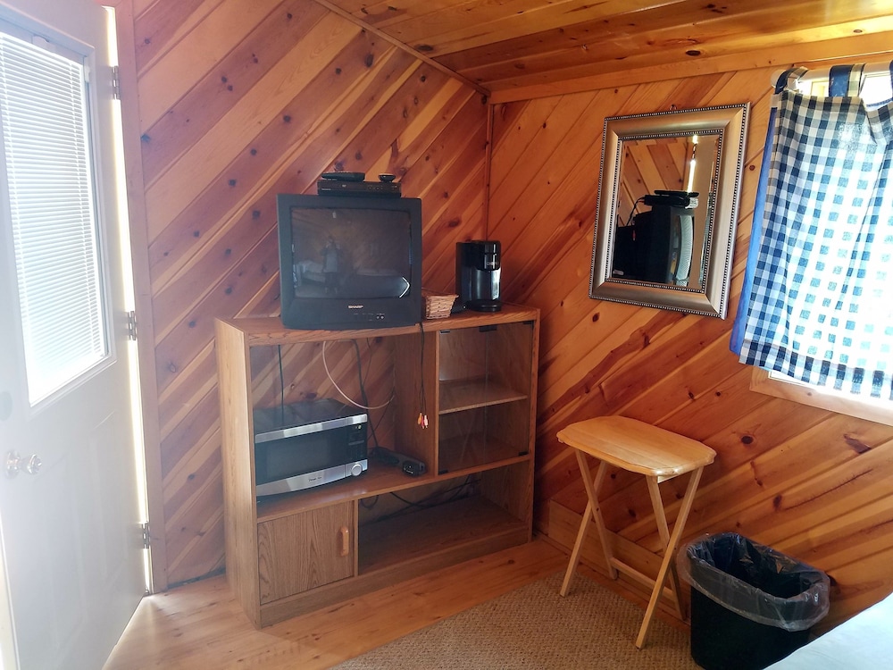 No Name City Luxury Cabins & RV