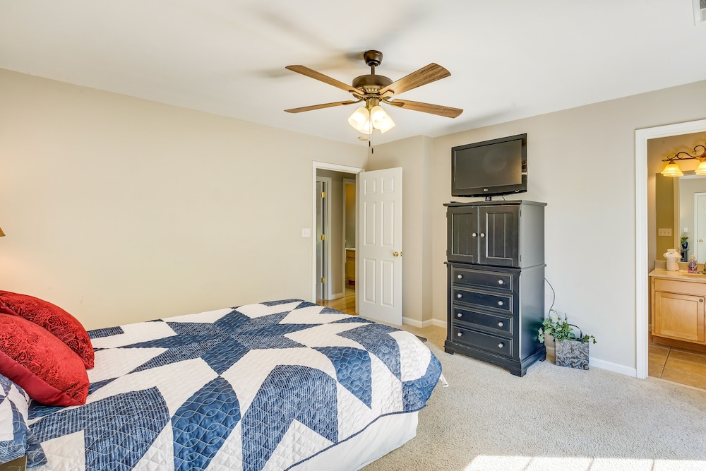 Taylorsville Lake Cottage Rental w/ Hot Tub! view 4