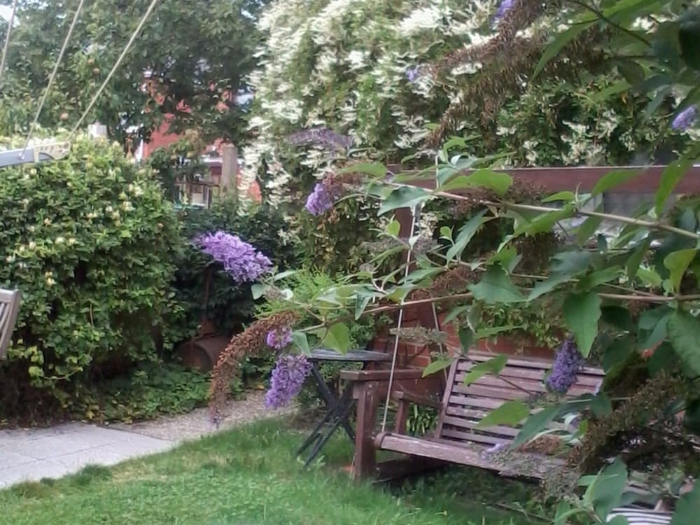 Barnes's Rest Bed & Breakfast & Caravan