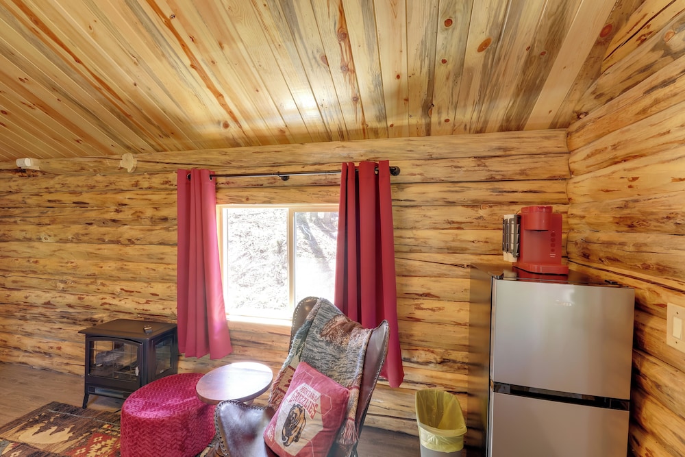 Mcgregor Lake Access: Cabin in Wooded Wilderness