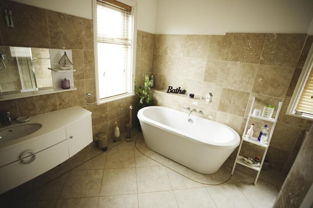 Southport Vacations - Vale House - Property Image 8