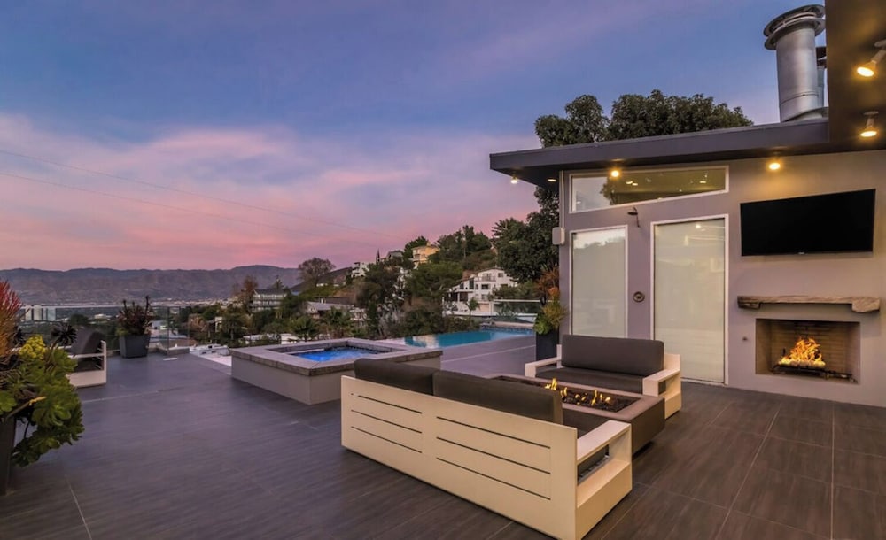 Mulholland View - Mid-century Modern Escape w/ Infinity Pool