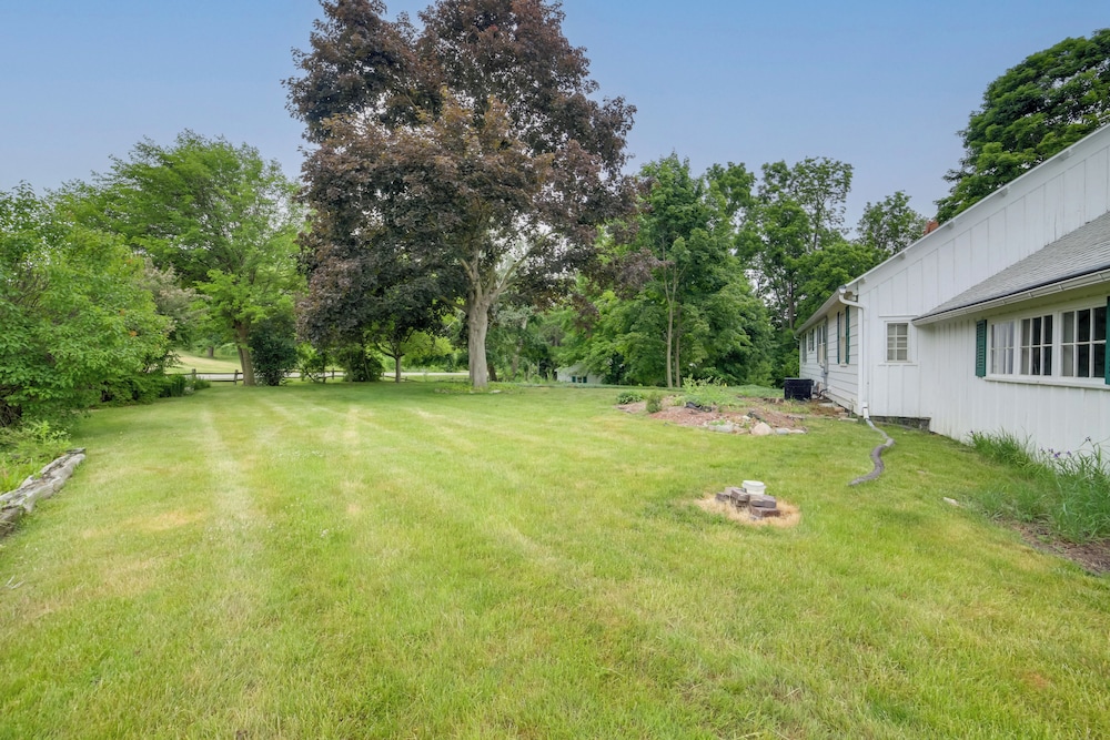 Cozy Hillsdale Home 1 Mi to Baw Beese Lake! - Property Image 43