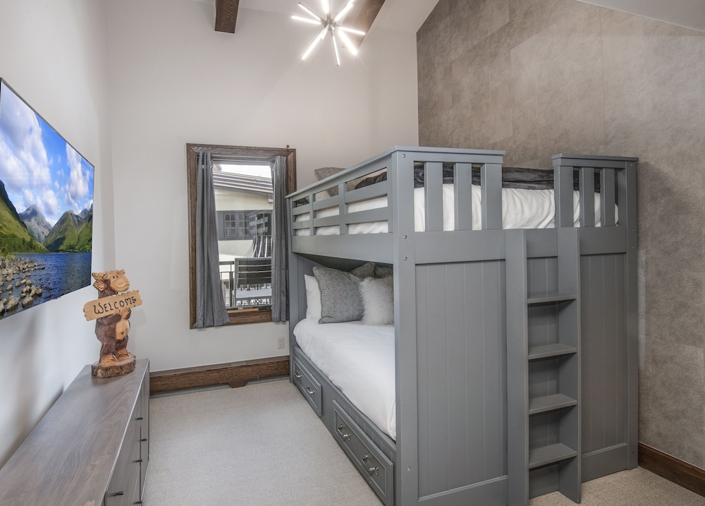 Wall St. #308 3 Bedroom Condo by RedAwning