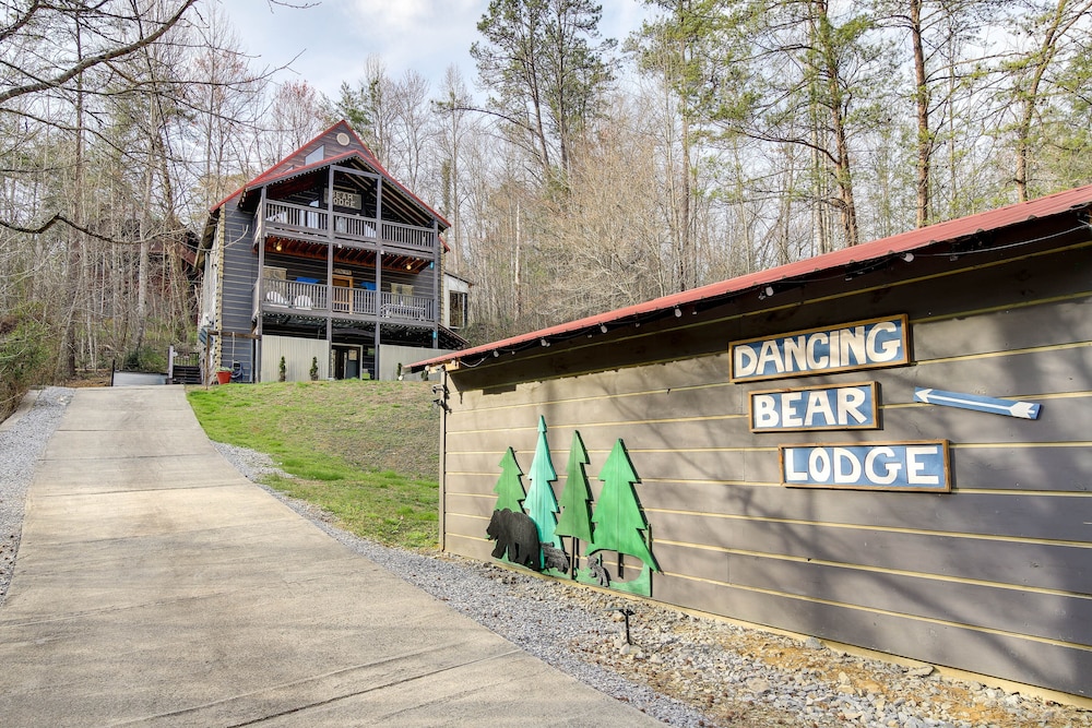 Pet-friendly Gatlinburg Cabin w/ Game Room! view 3