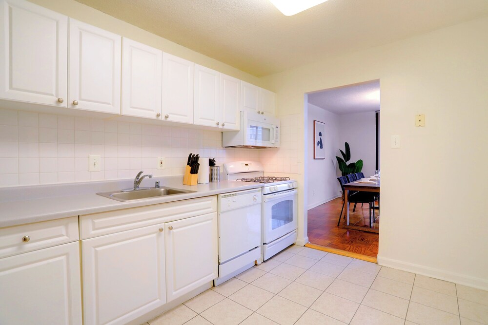 DC Airport Metroline Apartments