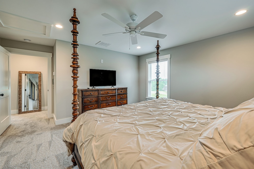 14 Mi to Mammoth Cave NP: Spacious Family Home