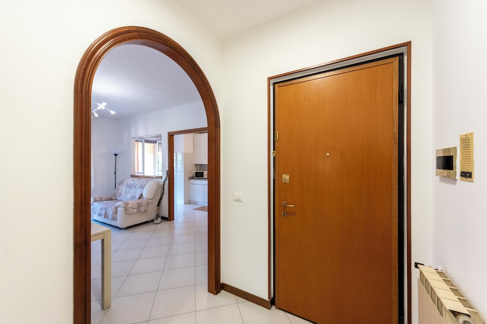 Charming 2-bed flat balcony & parking