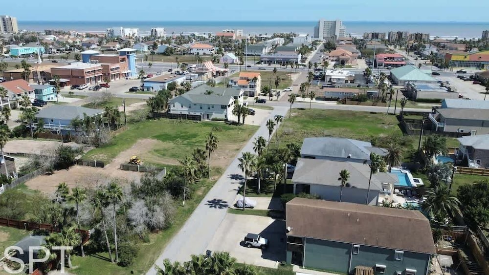 Large 3 Bedr Bay Views Pool Great Deck 3 Bedroom Condo