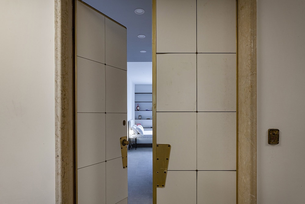 Chic Modern Lofts - B - BK
