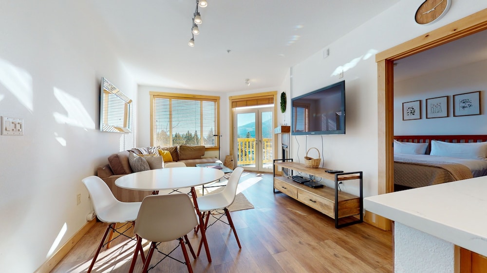 Sunstone 109 Remodeled Condo Great Complex Amenities with Ski-In Ski-Out by RedAwning view 4