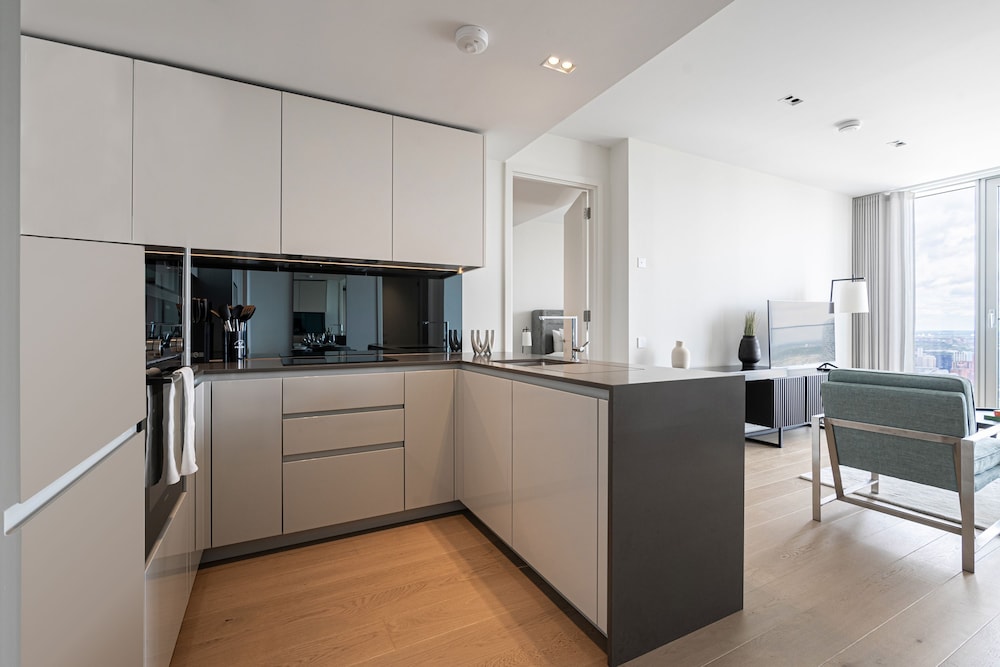 Immaculate Two-bedroom Apartment in Canary Wharf