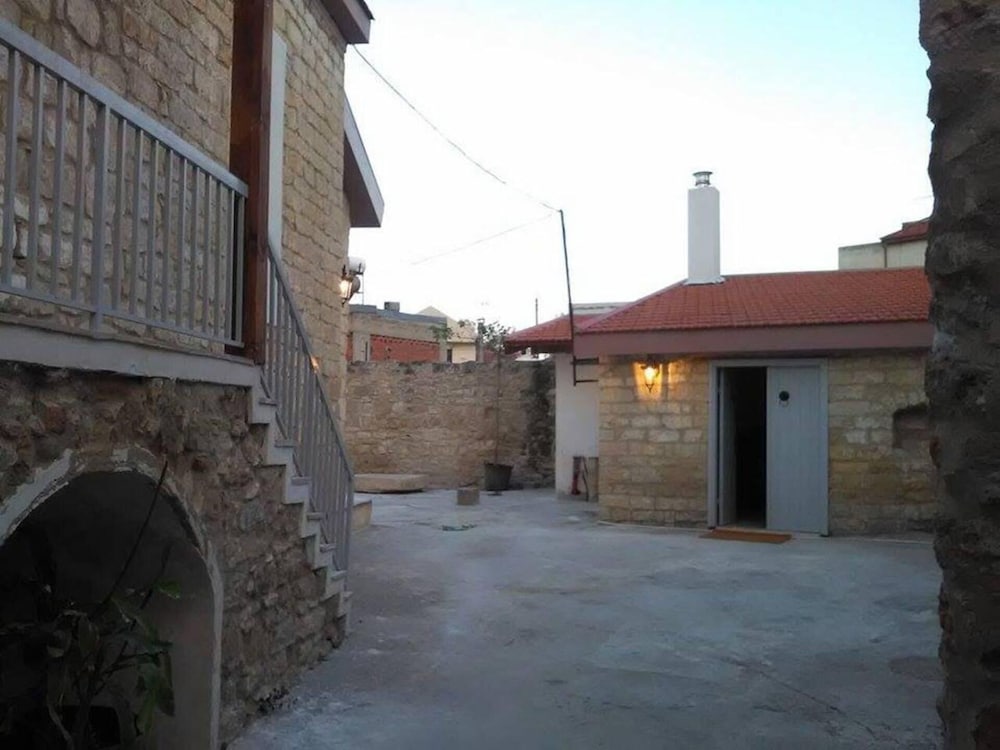 Photo 33