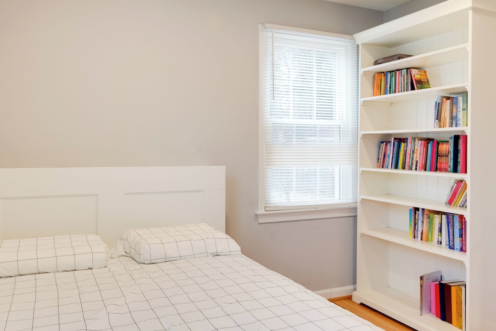 DC Area Home ~ 1 Mi to Metro: WFH Friendly!
