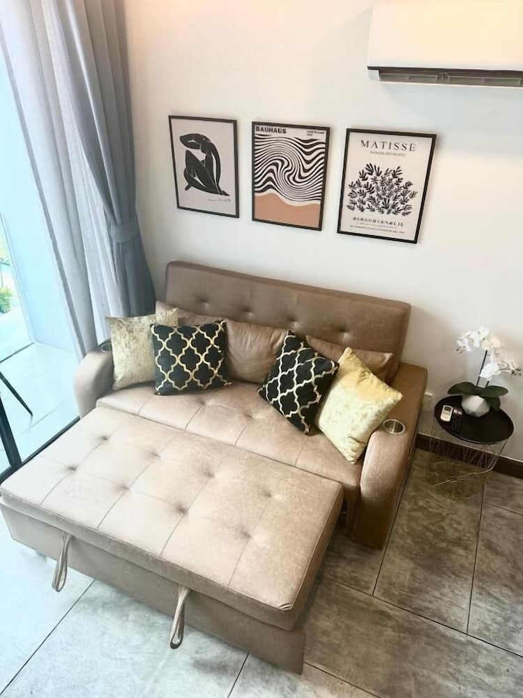 1BR Loft Pool Gym Walk to Naiharn C181